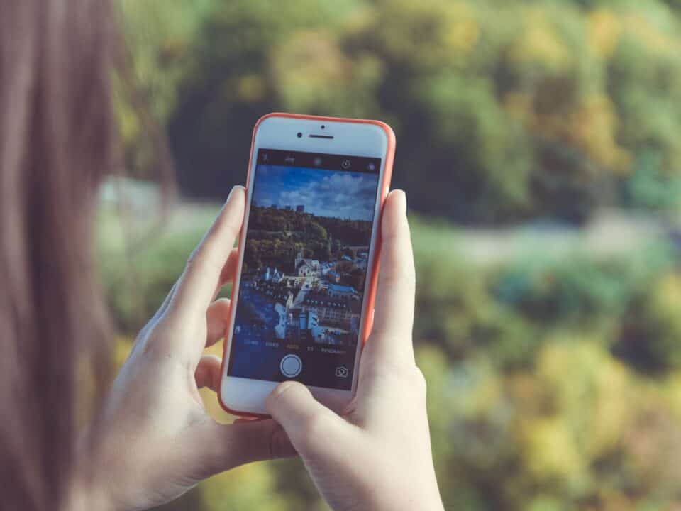 How much does it cost to replace an iphone screen
