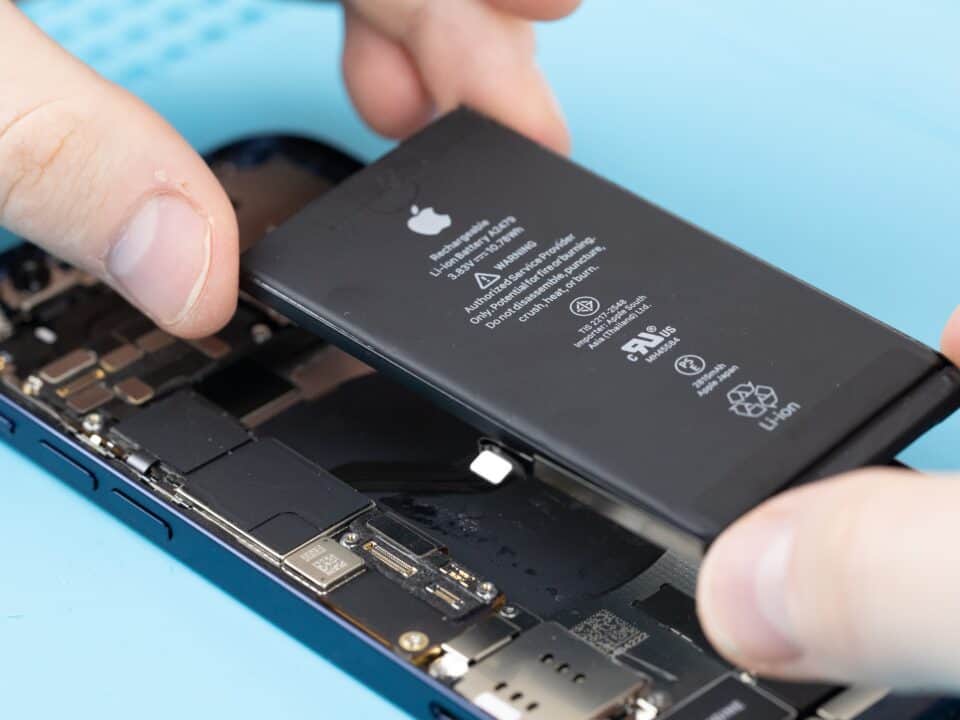 Replacing an iPhone battery in 2021